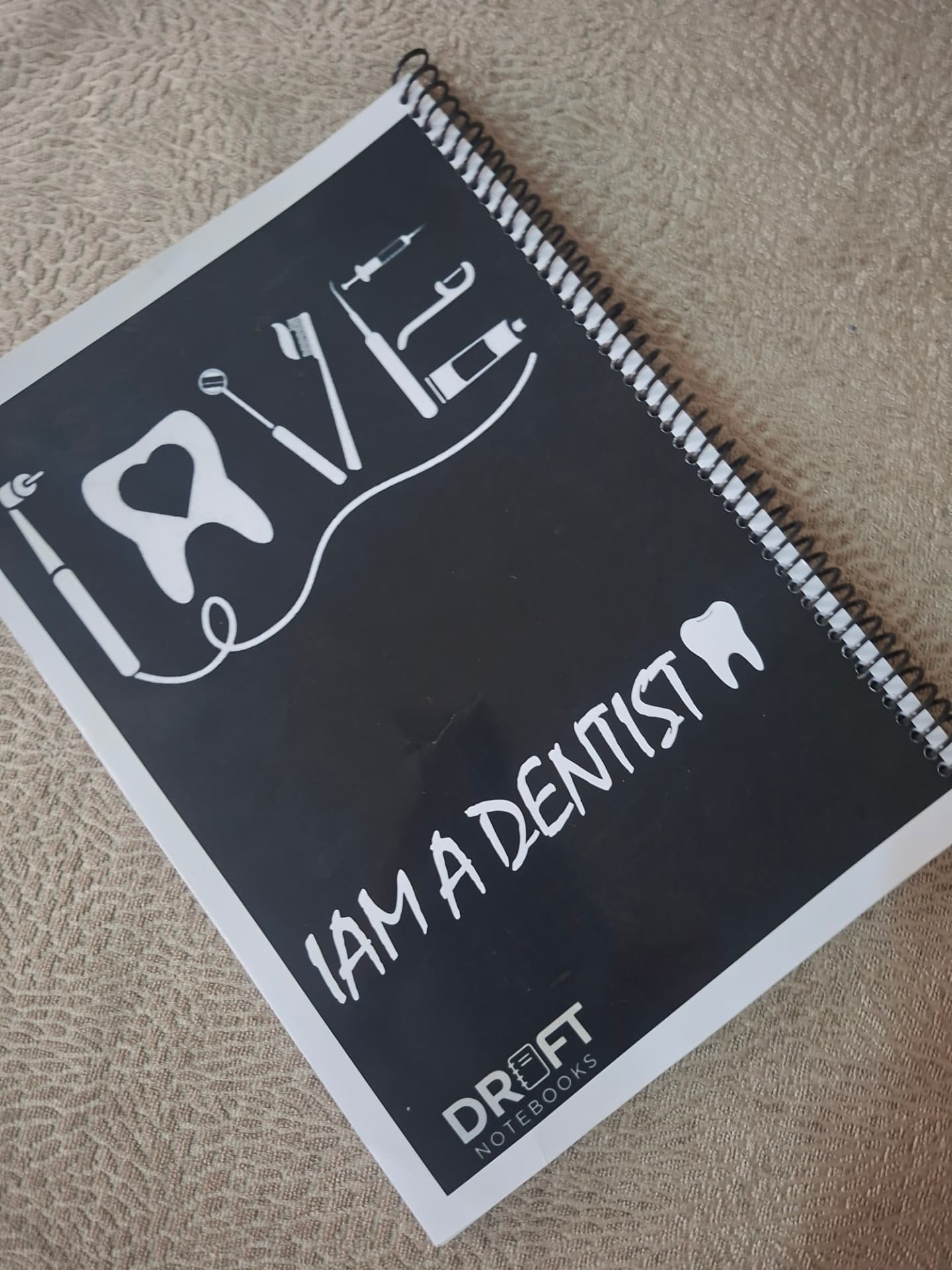 كشكول Love I am a dentist بغلاف أسود